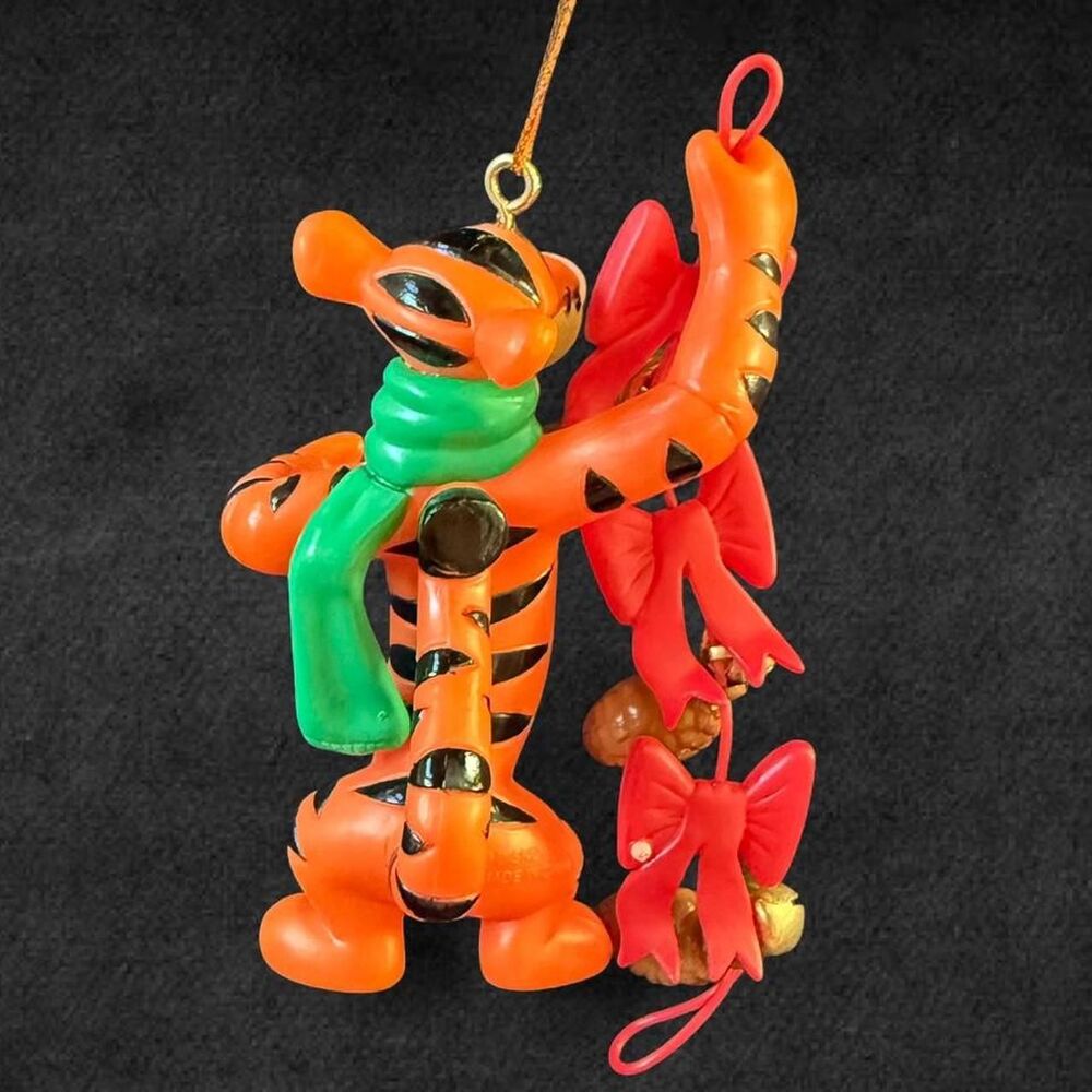 VTG 90s Disney Winnie the Pooh Tigger Christmas Gifts Holiday Ornament in Box - Picture 3 of 4